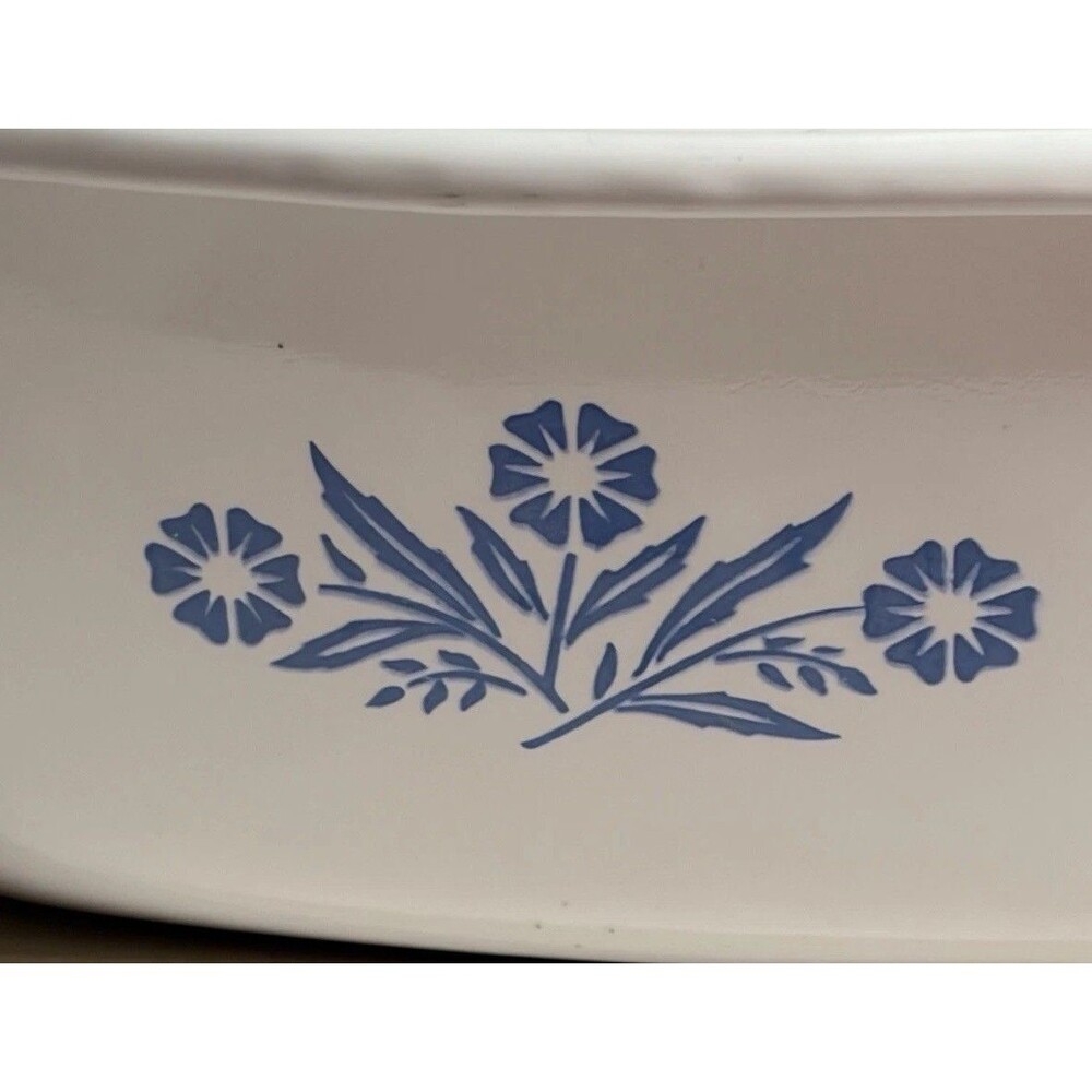 Vintage CorningWare Blue Cornflower 4 Qt Dutch Oven P-34-B Casserole Dish USA - Picture 2 of 8